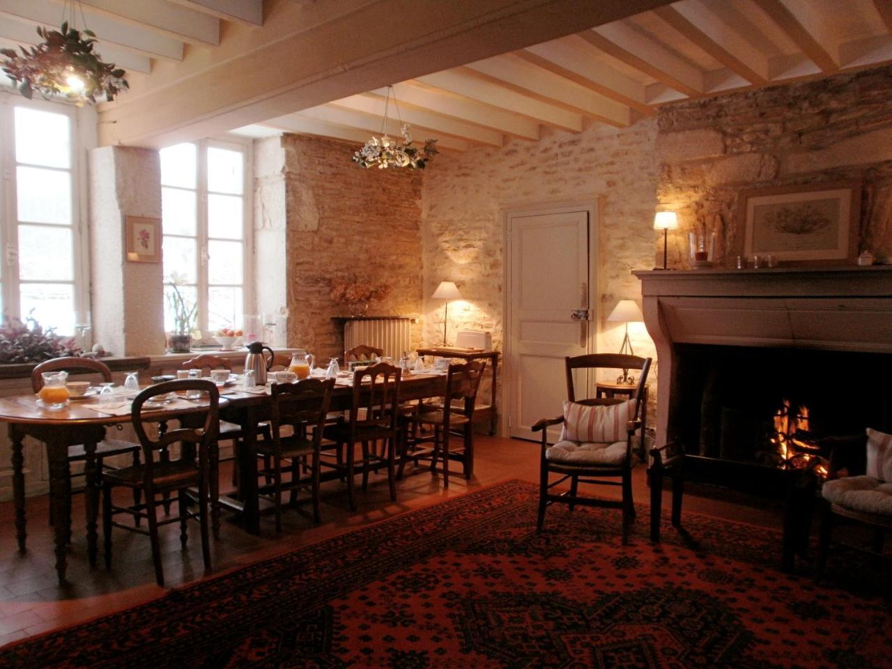 Val De La Nef Bed and Breakfast Joux-la-Ville Exteriör bild