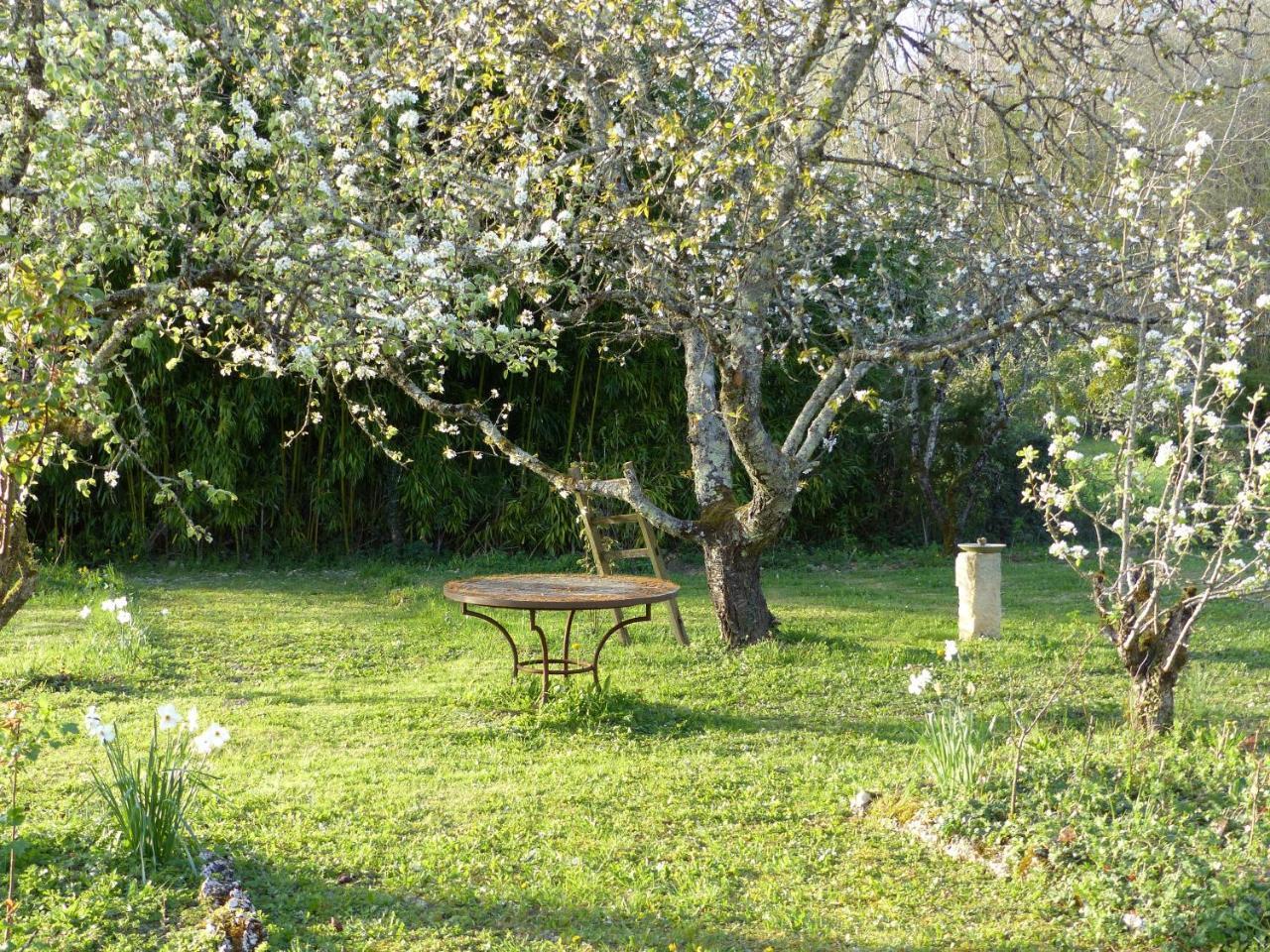 Val De La Nef Bed and Breakfast Joux-la-Ville Exteriör bild